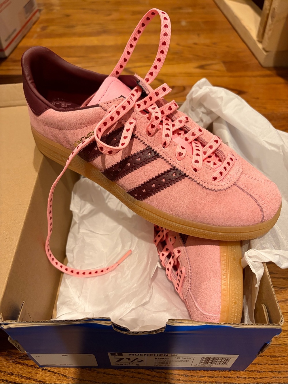 NEW Adidas Pink & Burgundy Rare Valentine’s Muenchen Sneakers 7.5W - Picture 4 of 5